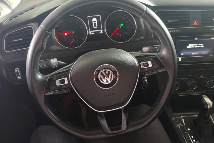 Used Volkswagen Golf 2018 230TSI Automatic Comfort Model Steering Wheel