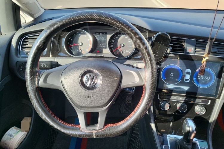 Used Volkswagen Golf 2018 1.6L Automatic Fashion Model Steering Wheel