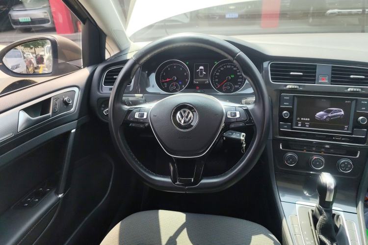 Used Volkswagen Golf 2018 230TSI Automatic Comfort Model Steering Wheel