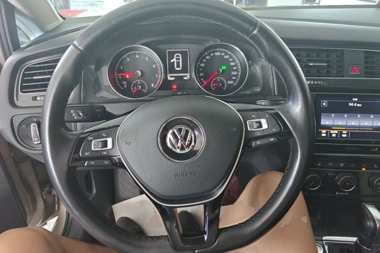 Used Volkswagen Golf 2018 230TSI Automatic Luxury Version Steering Wheel