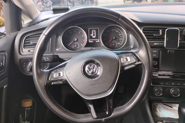 Used Volkswagen Golf 2018 230TSI Automatic Luxury Version Steering Wheel