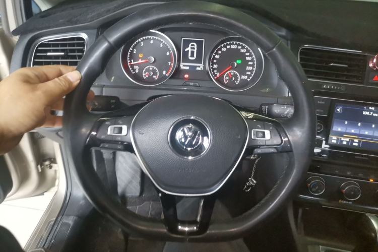 Used Volkswagen Golf 2018 230TSI Automatic Comfort Model Steering Wheel