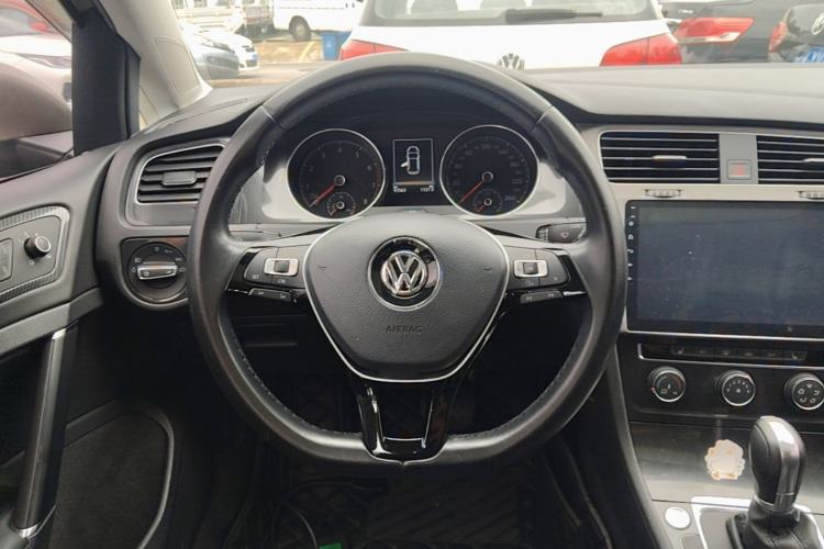 Used Volkswagen Golf 2018 230TSI Automatic Luxury Version Steering Wheel
