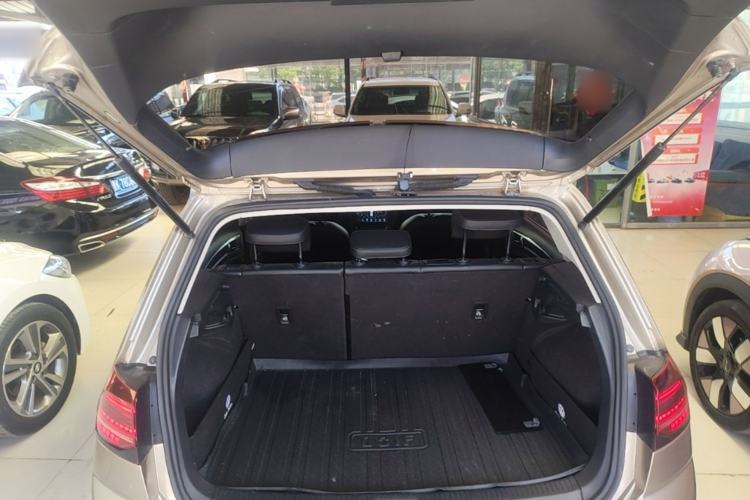 Used Volkswagen Golf 2018 230TSI Automatic Luxury Version Trunk