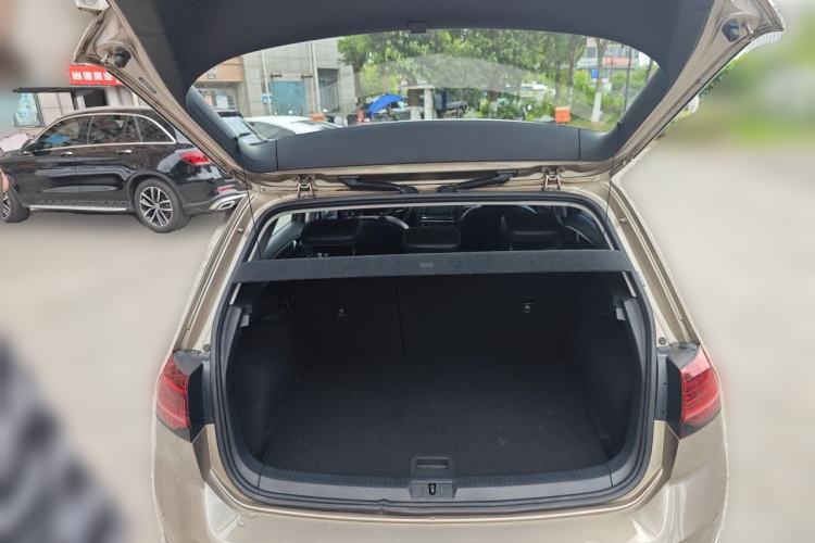 Used Volkswagen Golf 2018 230TSI Automatic Luxury Version Trunk