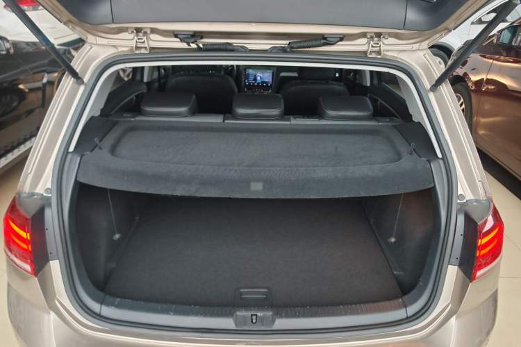 Used Volkswagen Golf 2018 1.6L Automatic Comfort Model Trunk