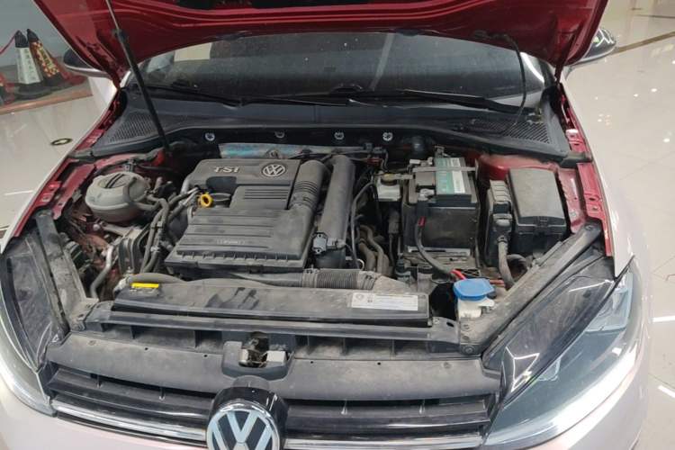 Used Volkswagen Golf 2018 230TSI Automatic Comfort Model Engine Bay