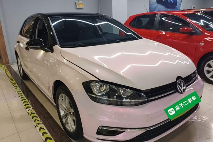 Used Volkswagen Golf 2018 230TSI Automatic Comfort Model Front Right 45 Deg