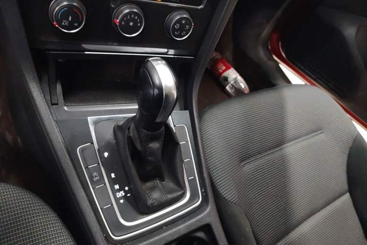 Used Volkswagen Golf 2018 230TSI Automatic Comfort Model Gear Lever