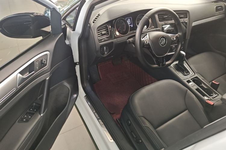 Used Volkswagen Golf 2018 230TSI Automatic Comfort Model Driver Seat