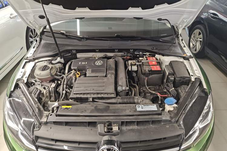 Used Volkswagen Golf 2018 230TSI Automatic Comfort Model Engine Bay