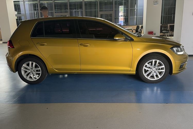 Used Volkswagen Golf 2018 230TSI Automatic Comfort Model Exterior 2