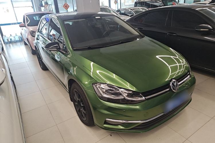 Used Volkswagen Golf 2018 230TSI Automatic Comfort Model Front Right 45 Deg