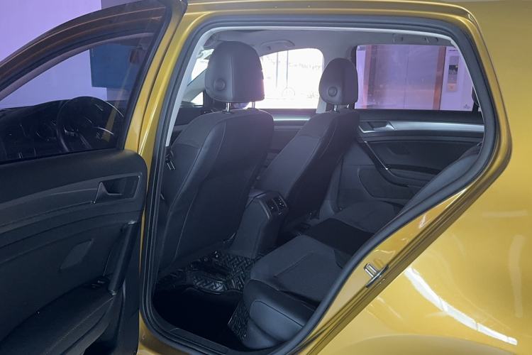 Used Volkswagen Golf 2018 230TSI Automatic Comfort Model Interior 2