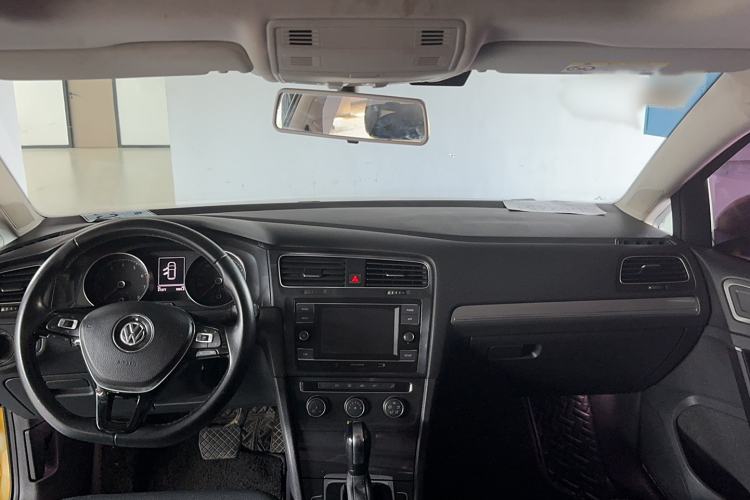 Used Volkswagen Golf 2018 230TSI Automatic Comfort Model Interior 3