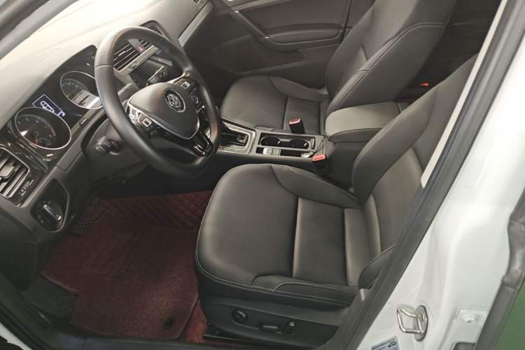 Used Volkswagen Golf 2018 230TSI Automatic Comfort Model Left Front Seat