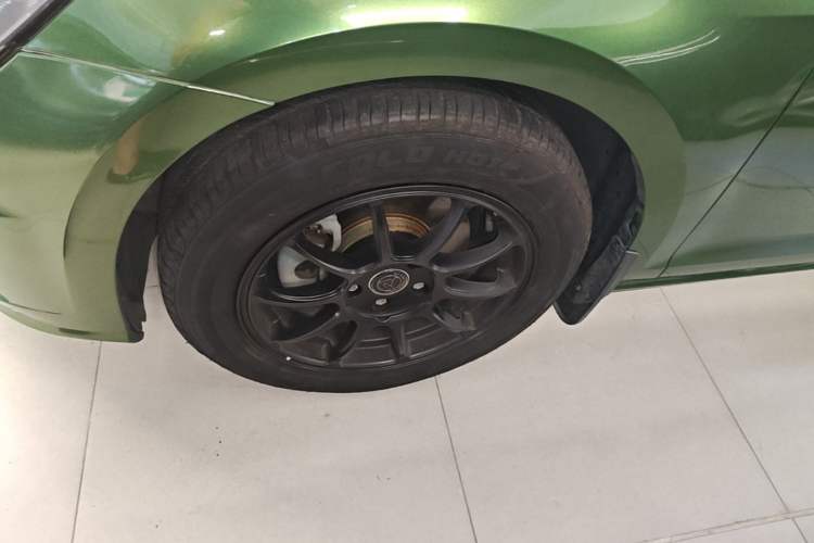 Used Volkswagen Golf 2018 230TSI Automatic Comfort Model Left Front Wheel Hub