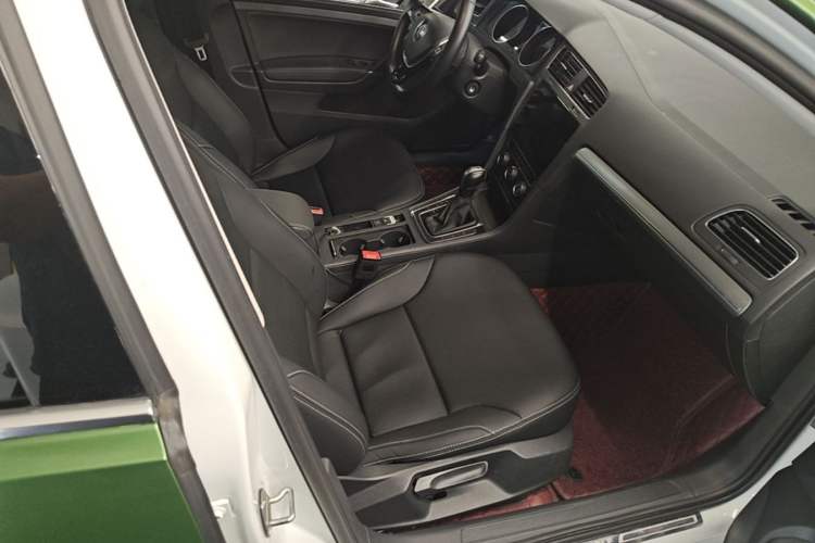 Used Volkswagen Golf 2018 230TSI Automatic Comfort Model Right Front Seat