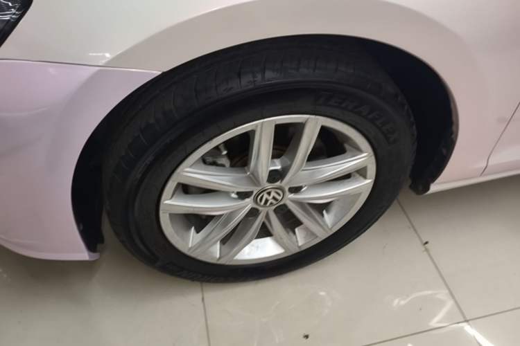Used Volkswagen Golf 2018 230TSI Automatic Comfort Model Left Front Wheel Hub