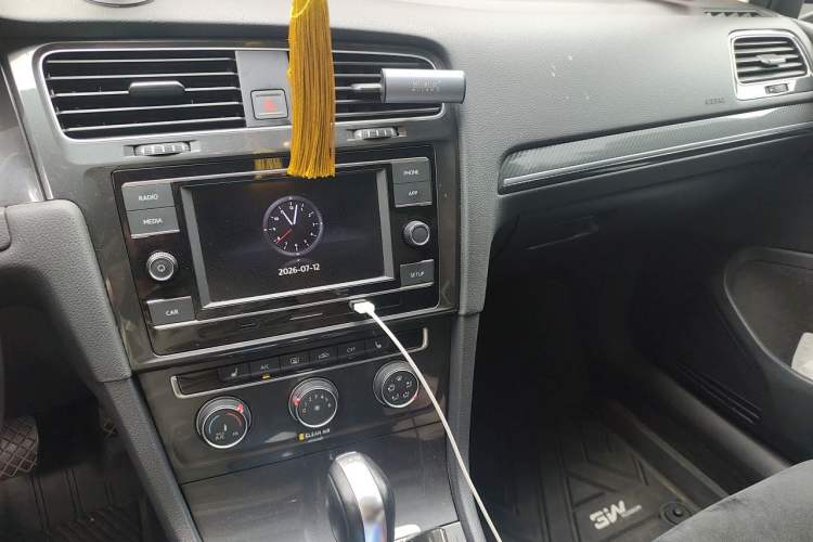 Used Volkswagen Golf 2018 230TSI Automatic Luxury Version Audio And AC Panel
