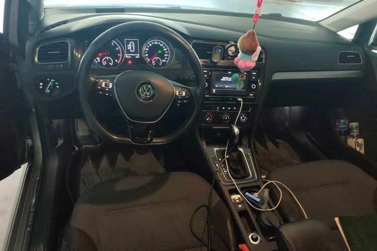 Used Volkswagen Golf 2018 230TSI Automatic Comfort Model Center Console