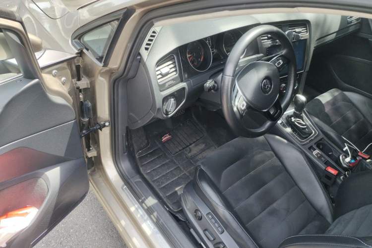 Used Volkswagen Golf 2018 230TSI Automatic Luxury Version Driver Seat