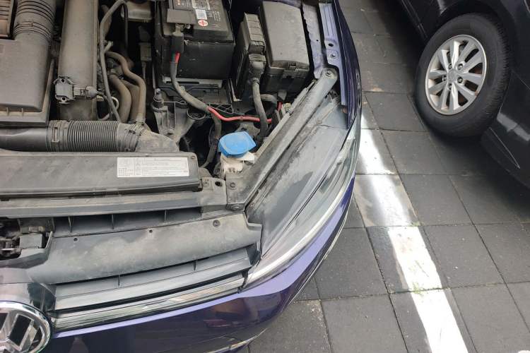 Used Volkswagen Golf 2018 230TSI Automatic Luxury Version Engine Bay Left