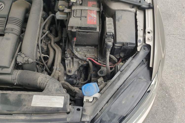 Used Volkswagen Golf 2018 230TSI Automatic Luxury Version Engine Bay Left