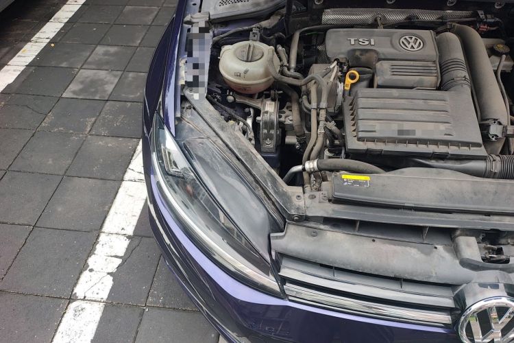 Used Volkswagen Golf 2018 230TSI Automatic Luxury Version Engine Bay Right