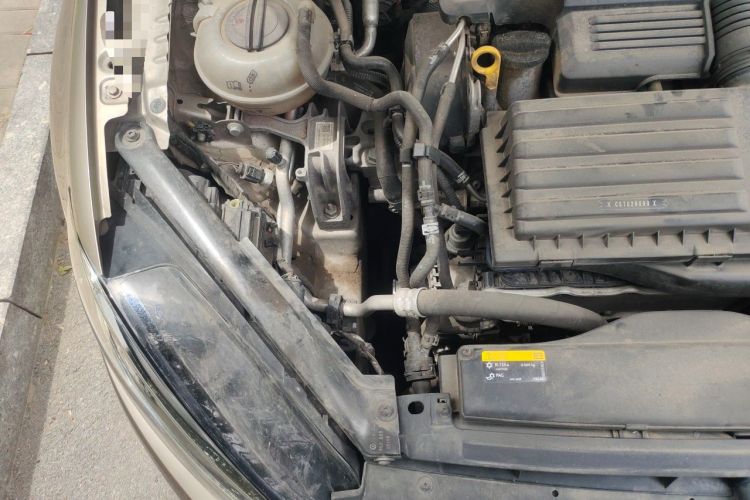 Used Volkswagen Golf 2018 230TSI Automatic Luxury Version Engine Bay Right