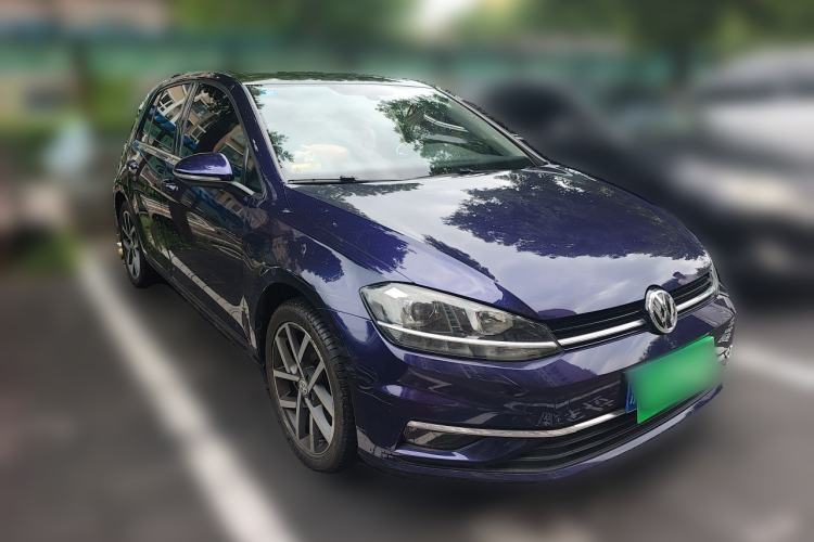 Used Volkswagen Golf 2018 230TSI Automatic Luxury Version Front Right 45 Deg