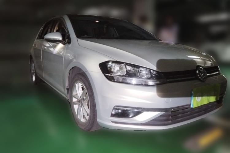 Used Volkswagen Golf 2018 230TSI Automatic Comfort Model Front Right 45 Deg