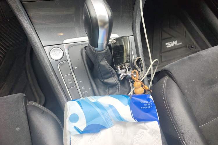 Used Volkswagen Golf 2018 230TSI Automatic Luxury Version Gear Lever