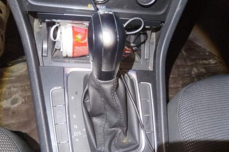 Used Volkswagen Golf 2018 230TSI Automatic Comfort Model Gear Lever