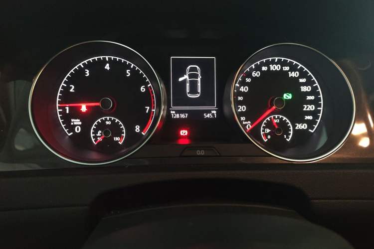 Used Volkswagen Golf 2018 230TSI Automatic Comfort Model Odometer Close Up