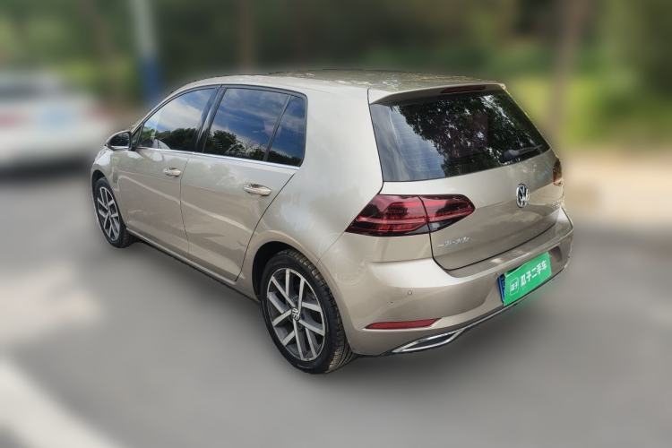 Used Volkswagen Golf 2018 230TSI Automatic Luxury Version Rear Left 45 Deg