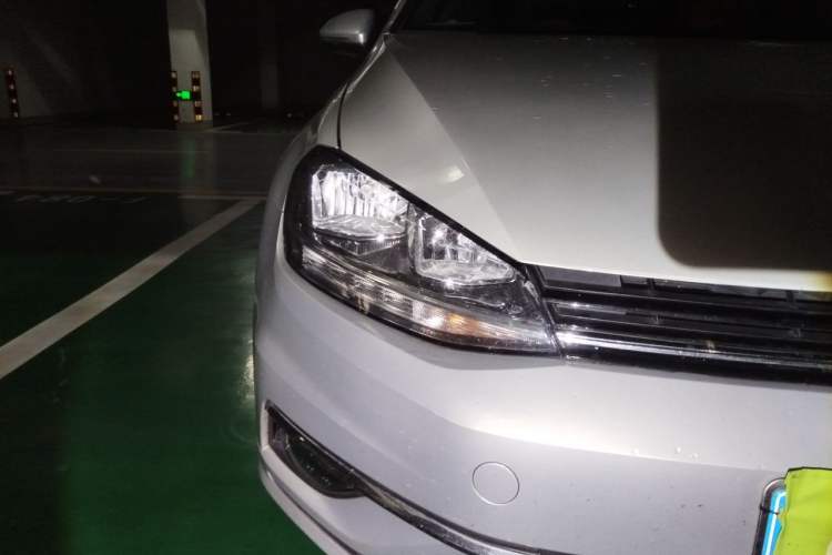 Used Volkswagen Golf 2018 230TSI Automatic Comfort Model Right Front Headlight