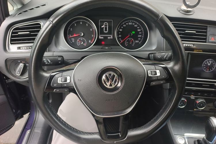 Used Volkswagen Golf 2018 230TSI Automatic Luxury Version Steering Wheel