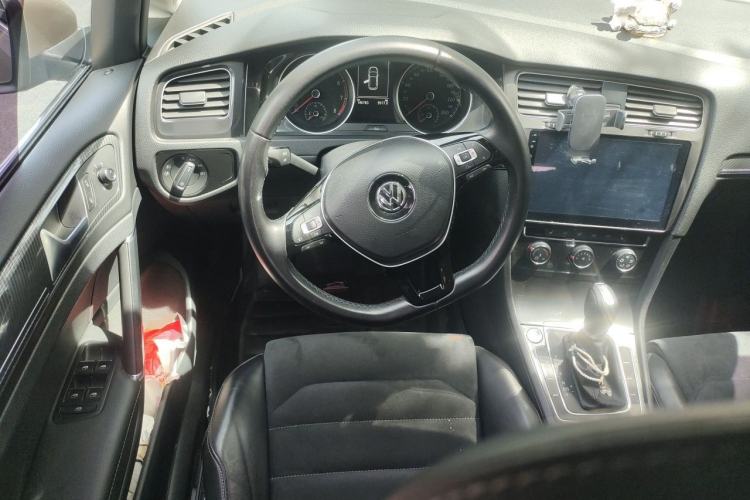 Used Volkswagen Golf 2018 230TSI Automatic Luxury Version Steering Wheel
