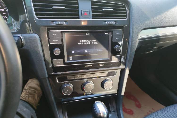 Used Volkswagen Golf 2018 230TSI Automatic Comfort Model Audio And AC Panel