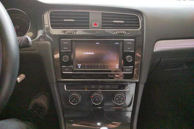 Used Volkswagen Golf 2018 230TSI Automatic Comfort Model Audio And AC Panel