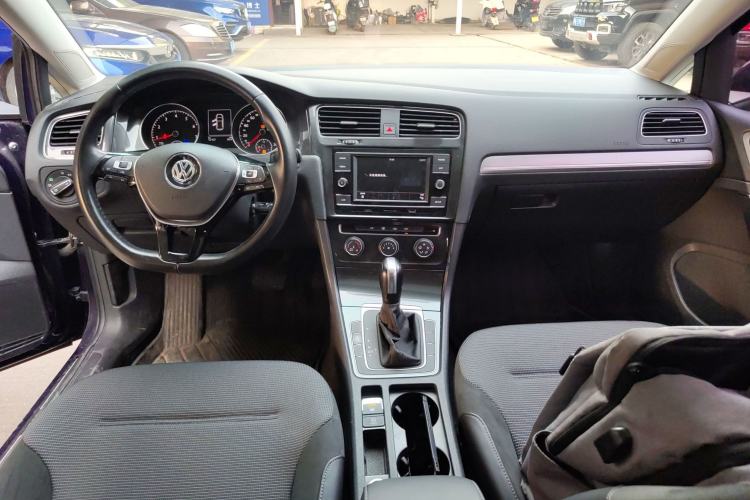 Used Volkswagen Golf 2018 230TSI Automatic Comfort Model Center Console