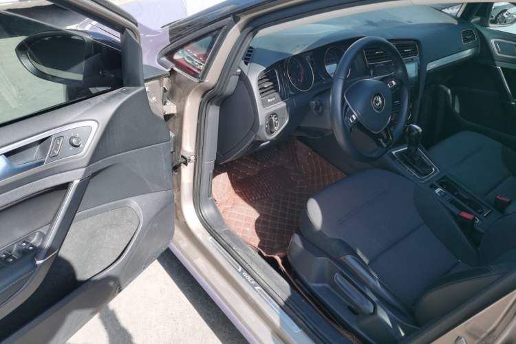 Used Volkswagen Golf 2018 1.6L Automatic Comfort Model Driver Seat