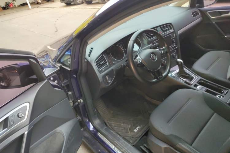 Used Volkswagen Golf 2018 230TSI Automatic Comfort Model Driver Seat