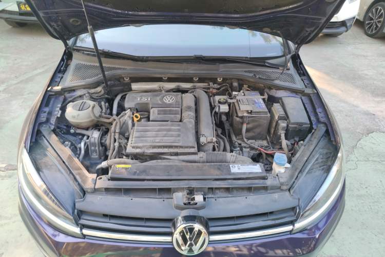 Used Volkswagen Golf 2018 230TSI Automatic Comfort Model Engine Bay