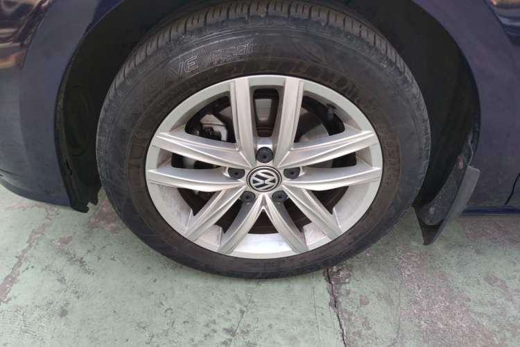 Used Volkswagen Golf 2018 230TSI Automatic Comfort Model Left Front Wheel Hub