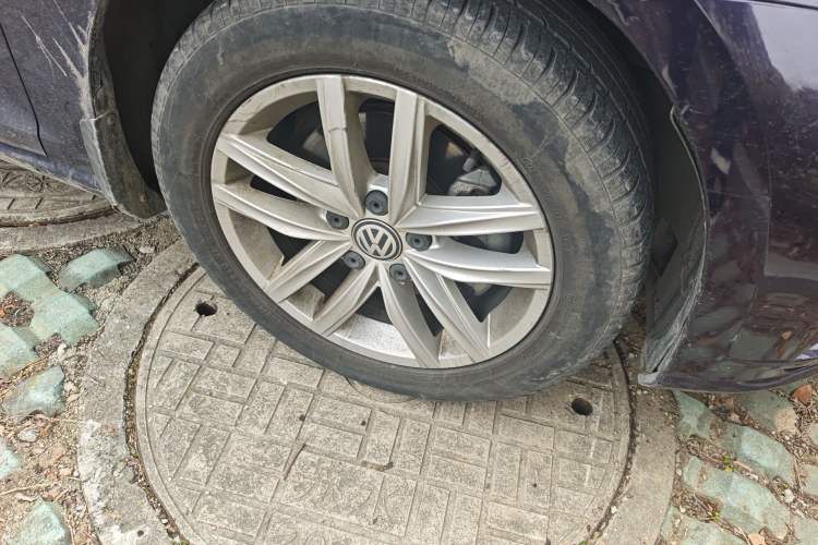 Used Volkswagen Golf 2018 1.6L Automatic Comfort Model Right Front Wheel Hub