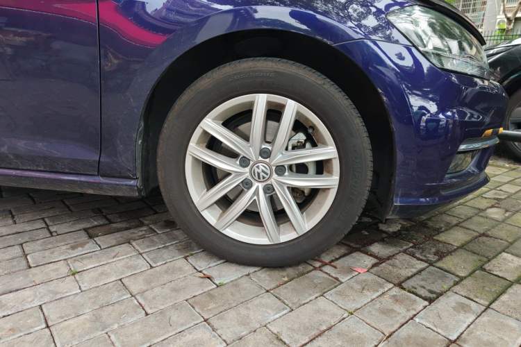 Used Volkswagen Golf 2018 1.6L Automatic Comfort Model Right Front Wheel Hub
