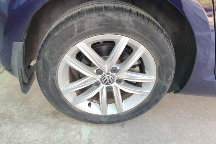 Used Volkswagen Golf 2018 230TSI Automatic Comfort Model Right Rear Wheel Hub