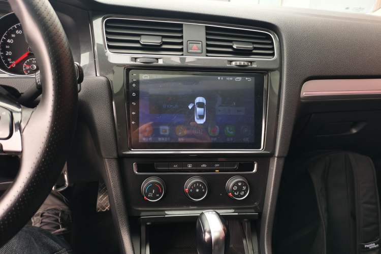 Used Volkswagen Golf 2018 230TSI Automatic Comfort Model Audio And AC Panel